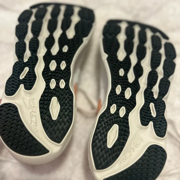 Altra Provision Sneakers like new - Picture 8 of 8